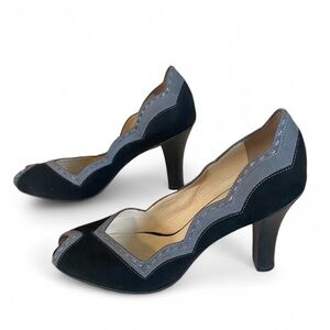 COLE HAAN black & gray scalloped peep toe heels in genuine leather suede